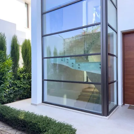 빌라 Luxury With Pool Near Beaches And Harbor 파포스