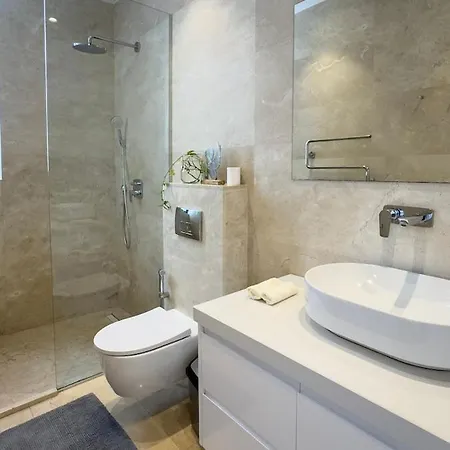 빌라 Luxury With Pool Near Beaches And Harbor 파포스