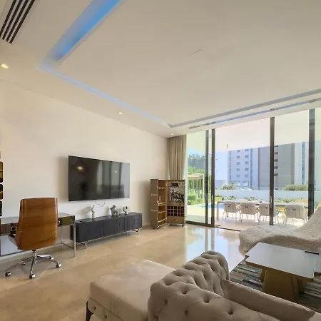 Luxury With Pool Near Beaches And Harbor * 파포스
