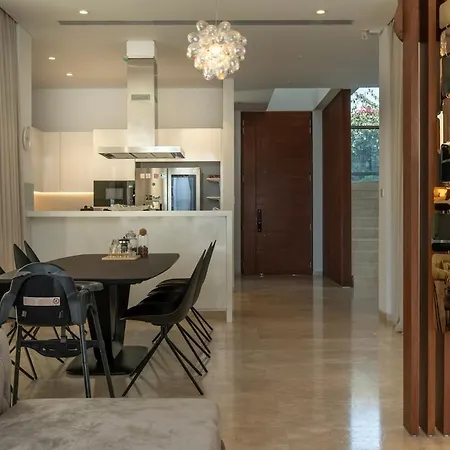 Luxury With Pool Near Beaches And Harbor * 파포스